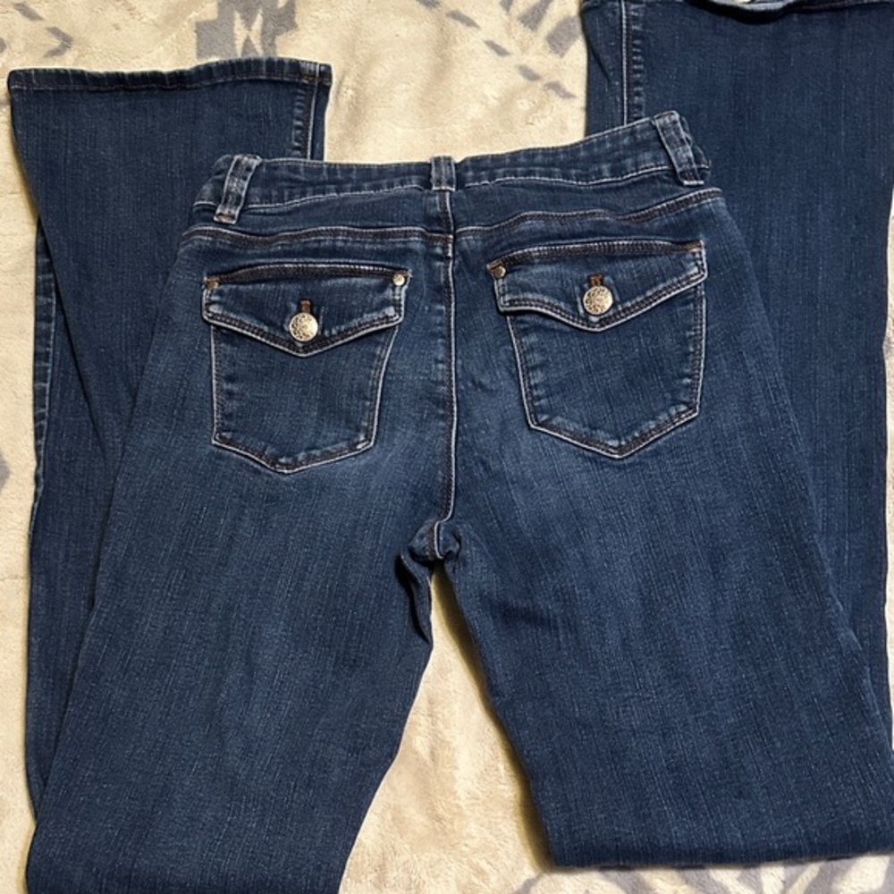 A116.   WHBM  women’s Blue skinny Flare Jeans / button accent  size 2 R